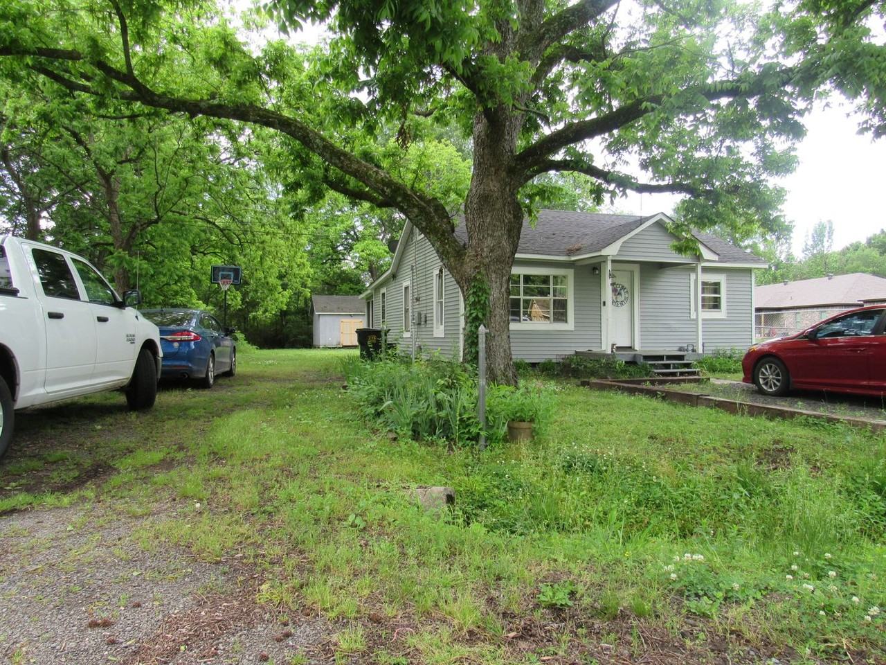 105 Elm St - Photo 2 of 29