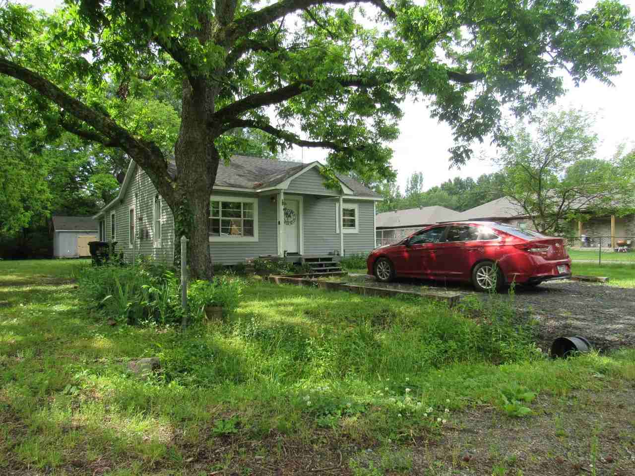 105 Elm St - Photo 3 of 29