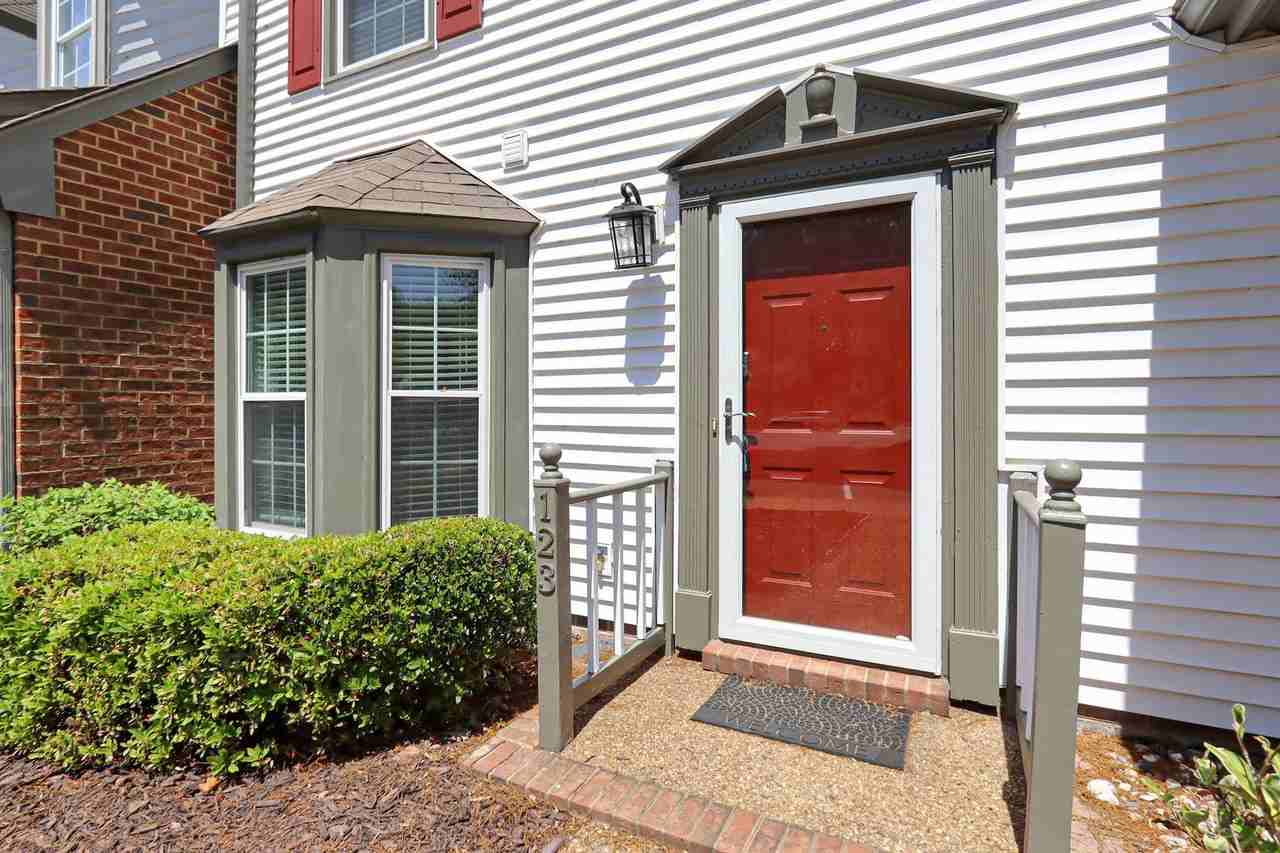 123 Wellesley Dr - Photo 2 of 13