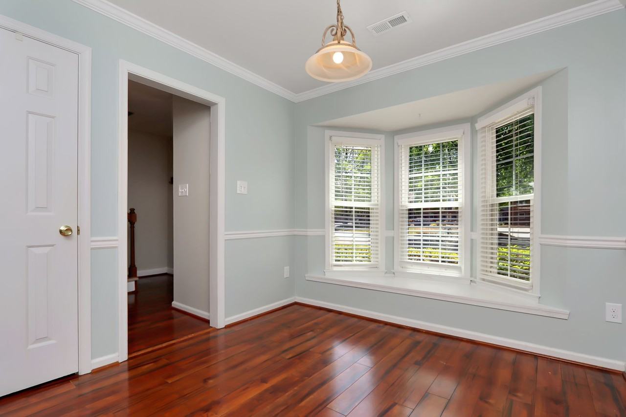 123 Wellesley Dr - Photo 3 of 13