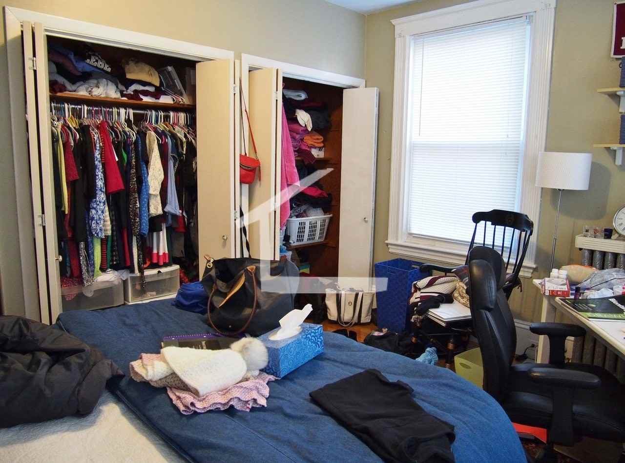 148 Strathmore Rd - Photo 3 of 14