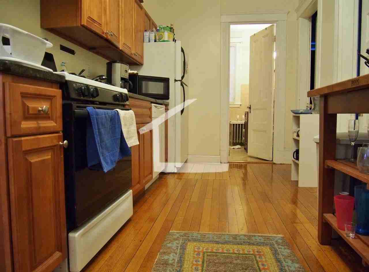 148 Strathmore Rd - Photo 5 of 14