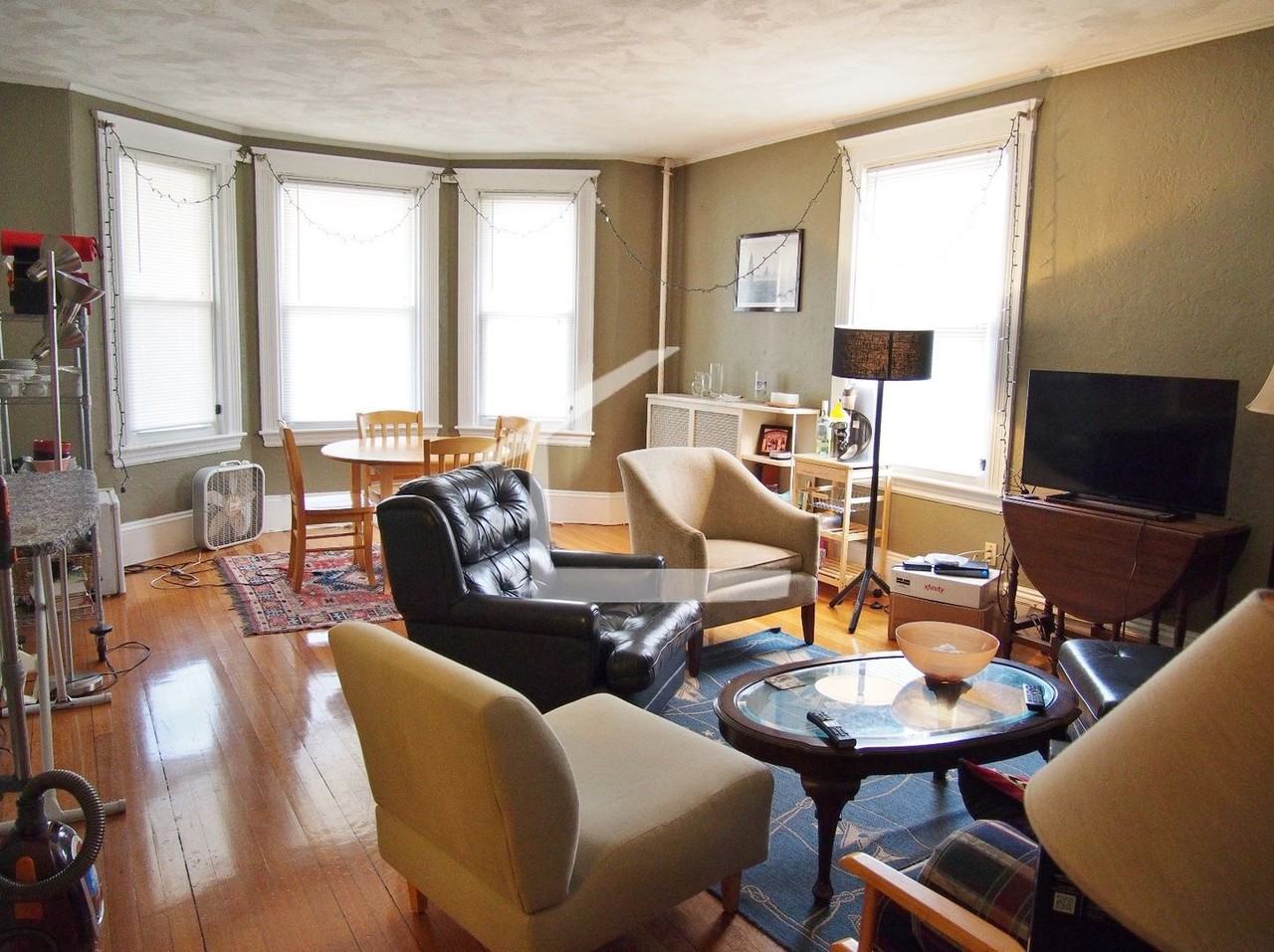 148 Strathmore Rd - Photo 6 of 14