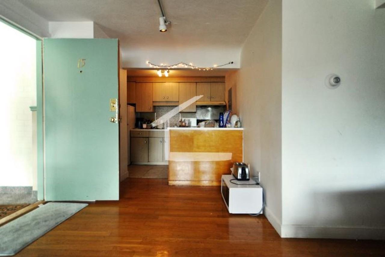 10 Commonwealth Ct - Photo 2 of 7