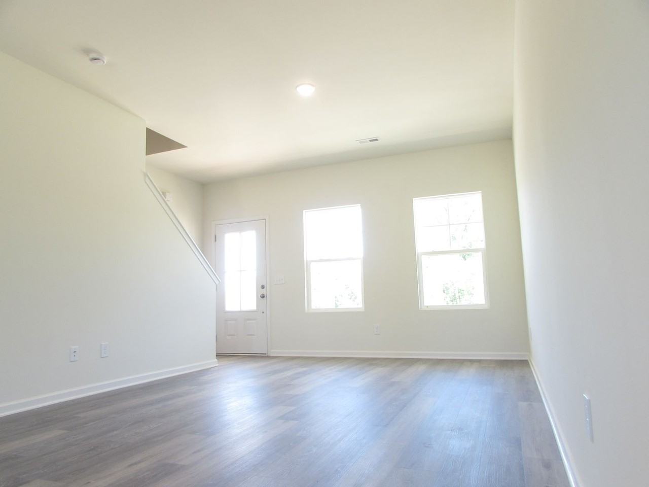 112 Slate Dr - Photo 2 of 9