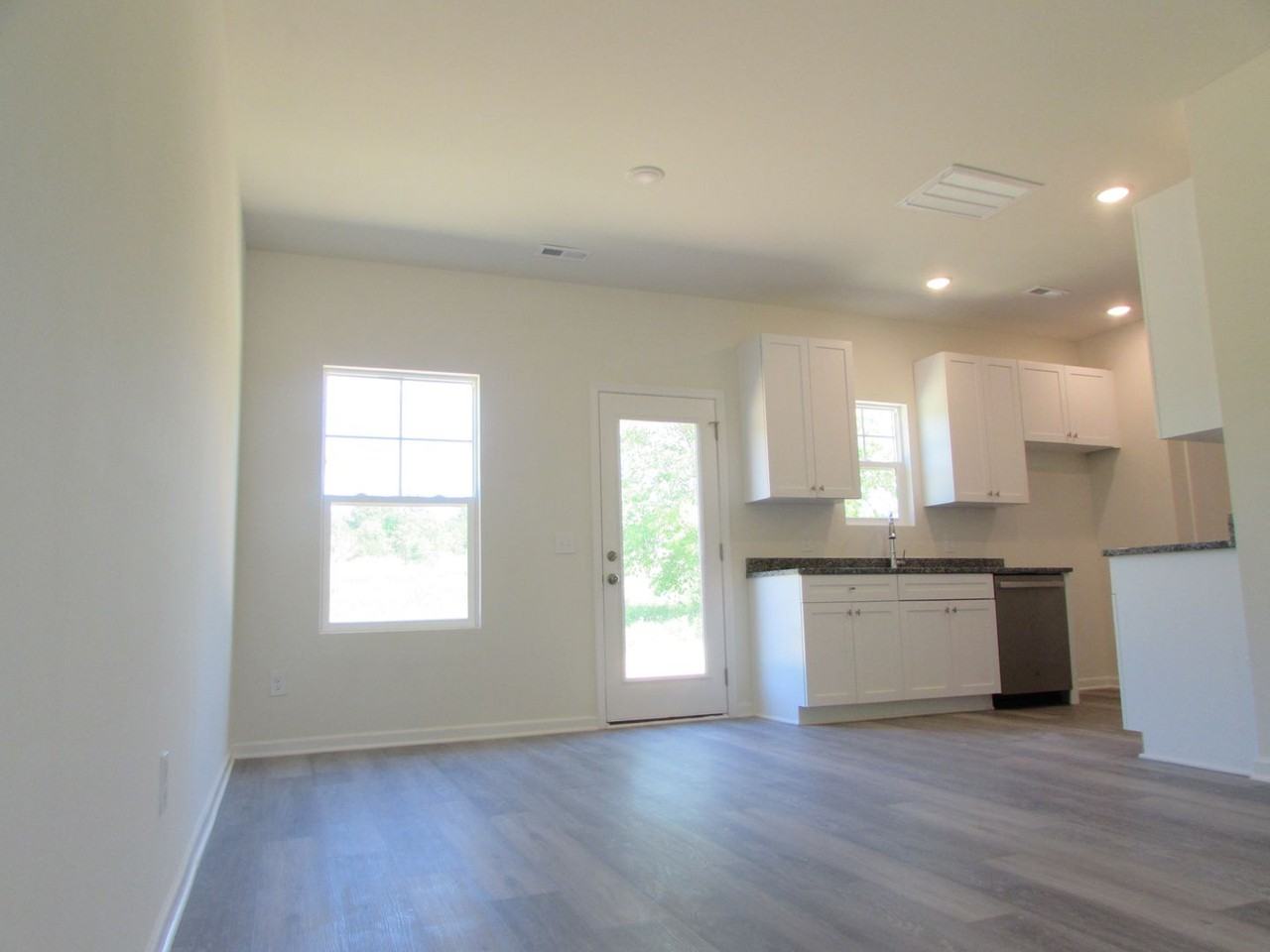 112 Slate Dr - Photo 3 of 9