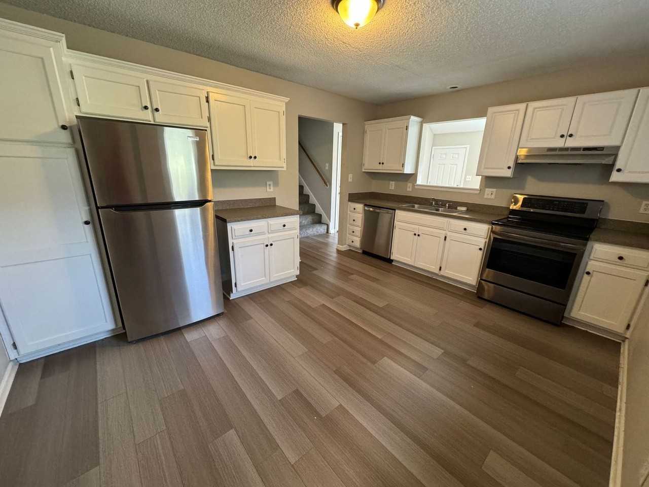 649 N Queen Ridge Ct - Photo 3 of 12