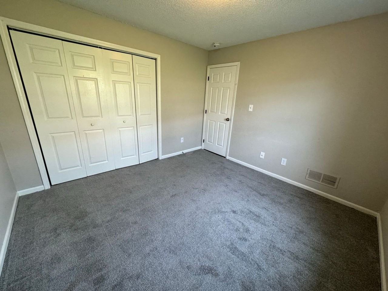 649 N Queen Ridge Ct - Photo 5 of 12