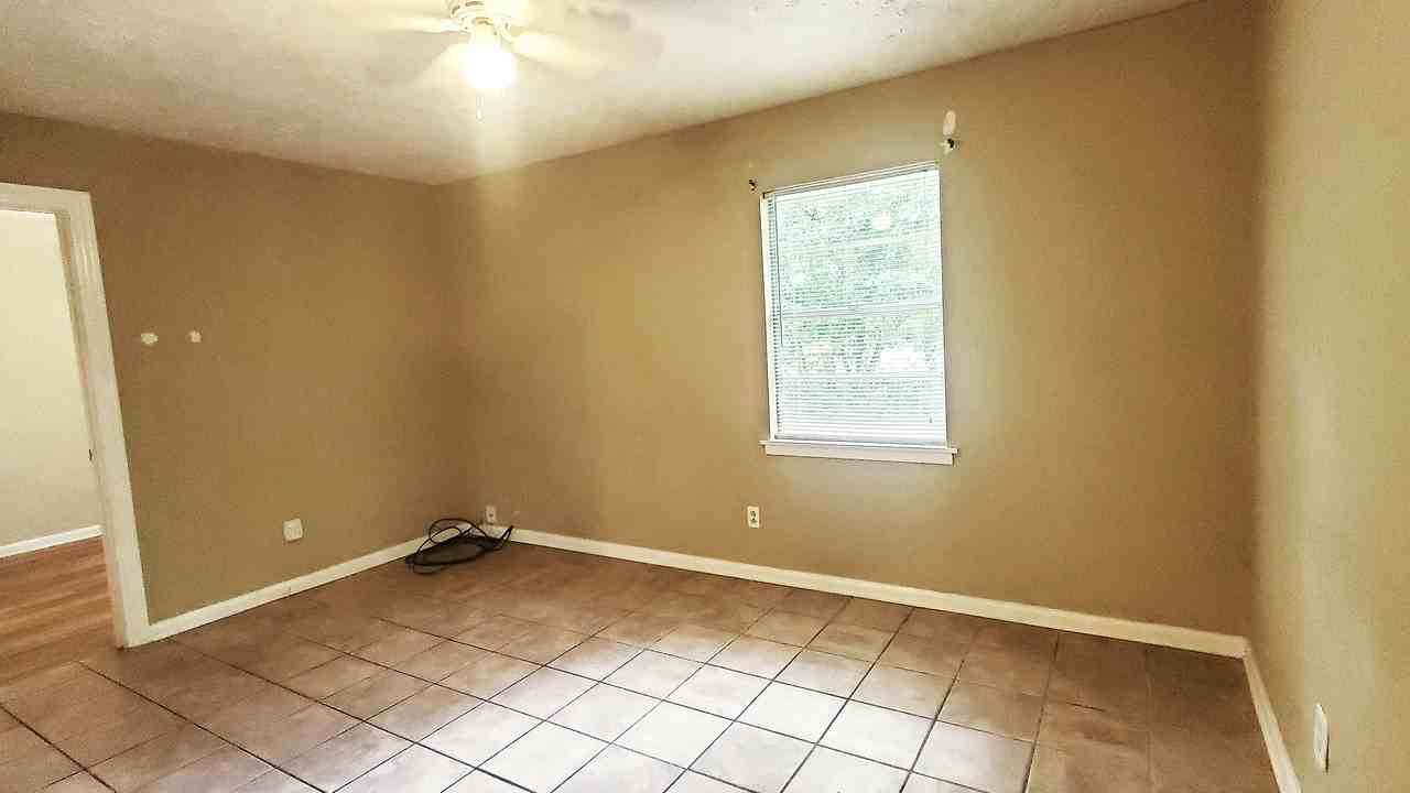 110 Gladney St #C - Photo 2 of 8