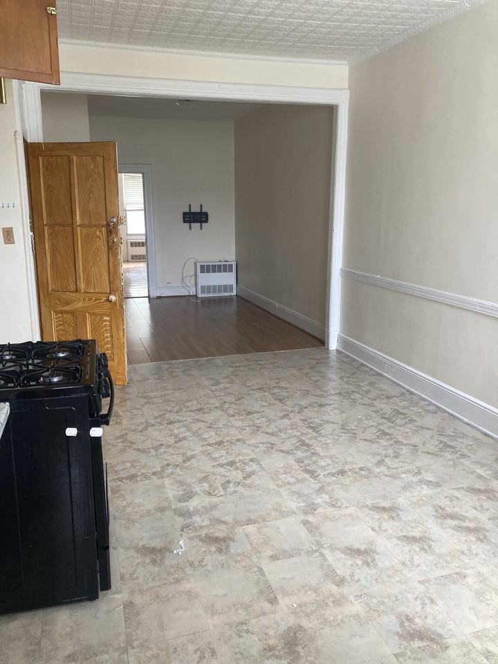 1873 Linden St #2 - Photo 3 of 6