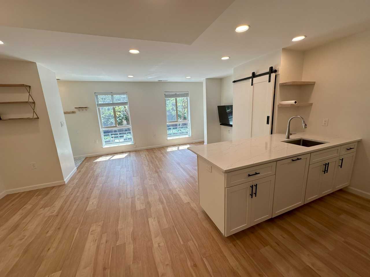 8 W Hill St #NA - Photo 3 of 11