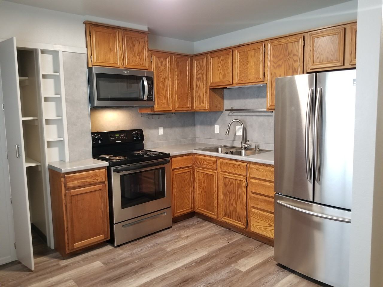 42 Barclay Dr #1 - Photo 2 of 10