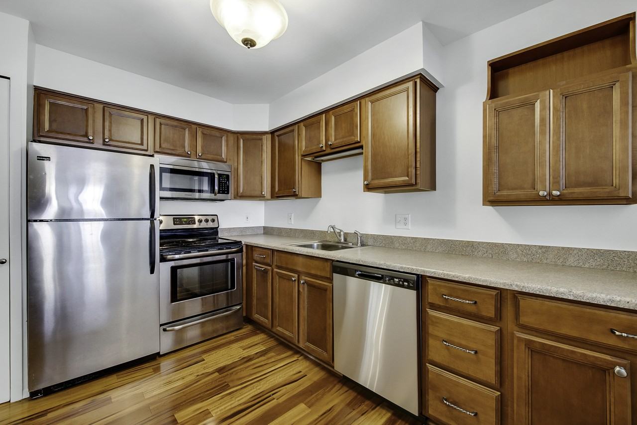 1150 Catalpa Dr #204 - Photo 3 of 18