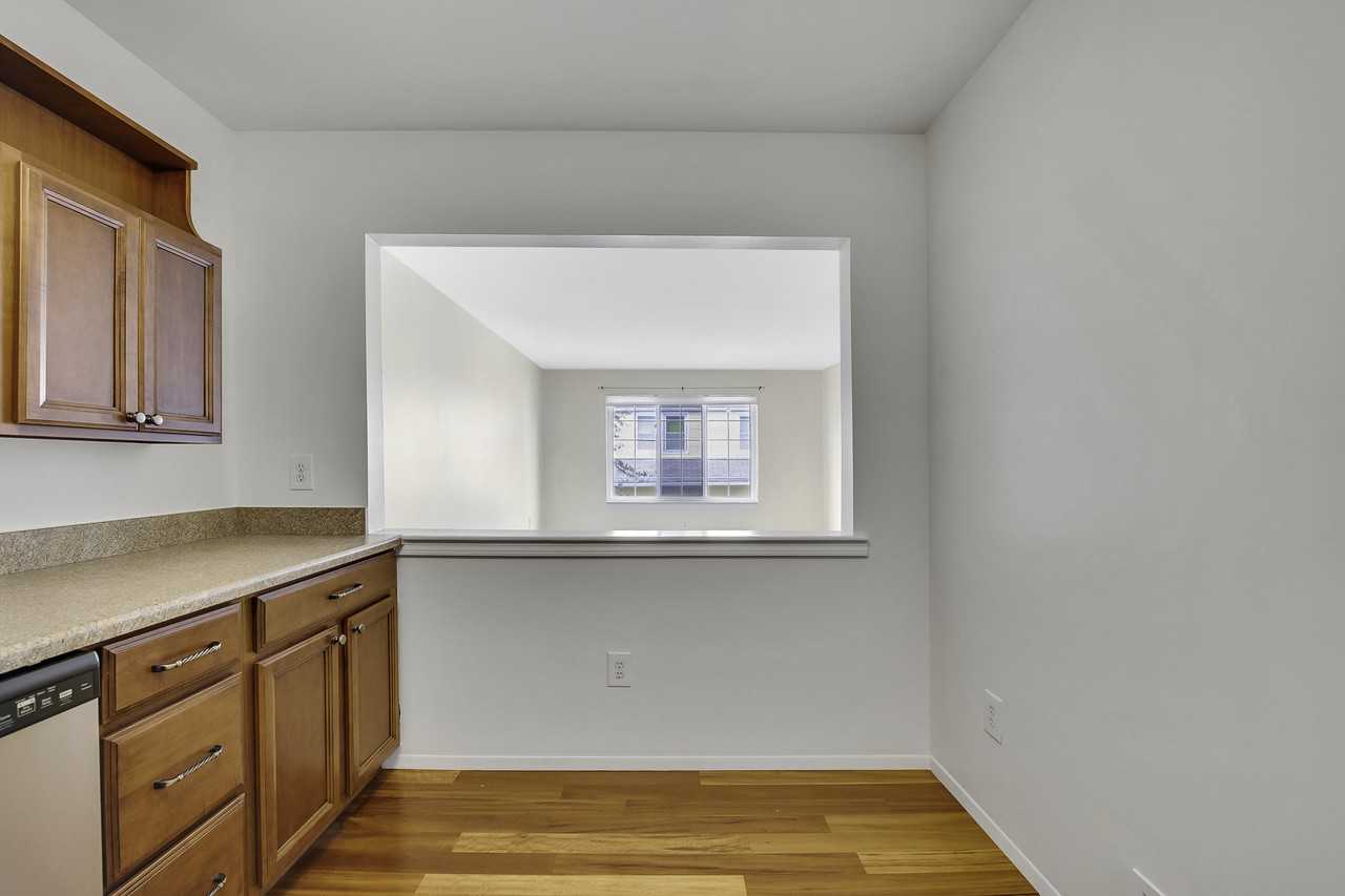 1150 Catalpa Dr #204 - Photo 5 of 18