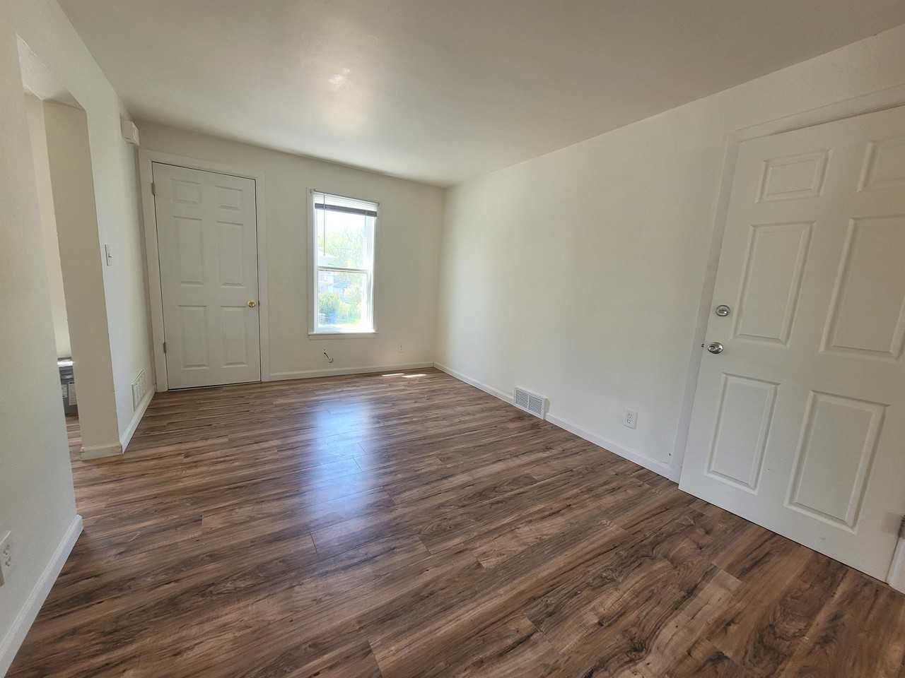 422 S State St Uppr - Photo 2 of 7