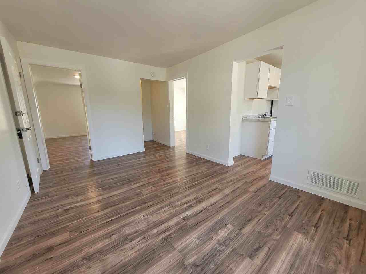 422 S State St Uppr - Photo 3 of 7