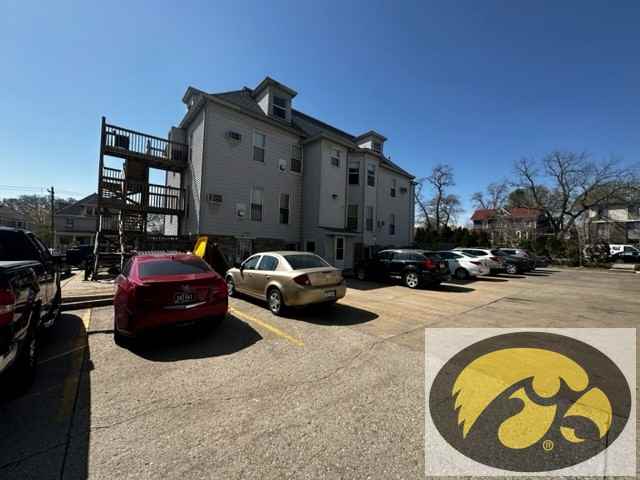 711 E Burlington Street Apartments - Photo 2 of 2