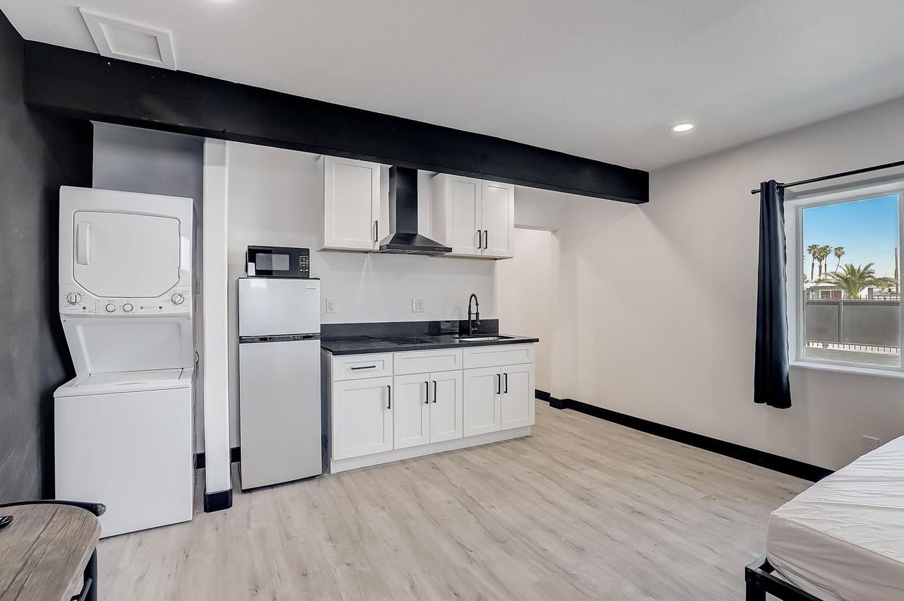 E Oakey Blvd - Photo 3 of 12