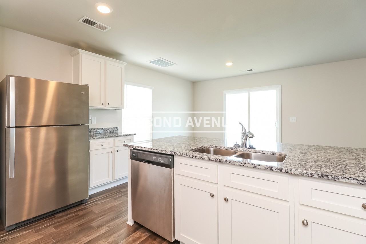 622 Wild Tulip Ct - Photo 5 of 31