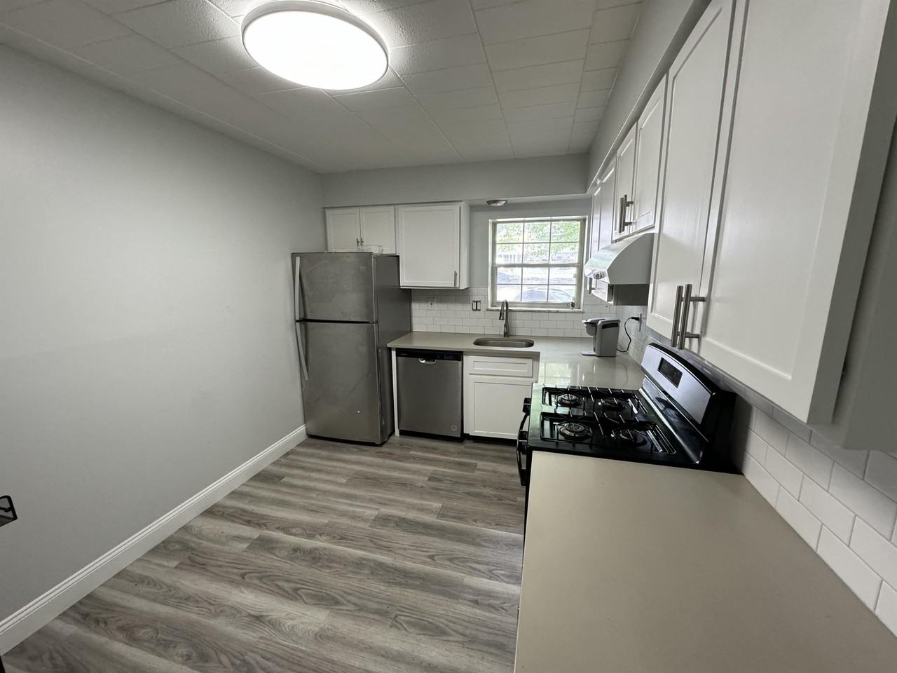 906 Erdner Ave #4 - Photo 2 of 12