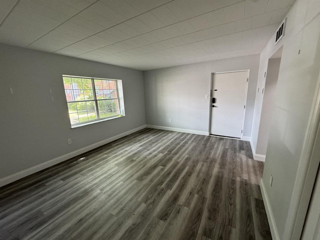 906 Erdner Ave #4 - Photo 4 of 12