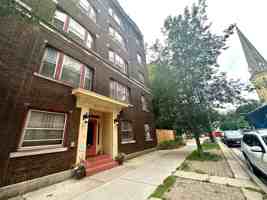 featured image of 913 E Juneau Ave