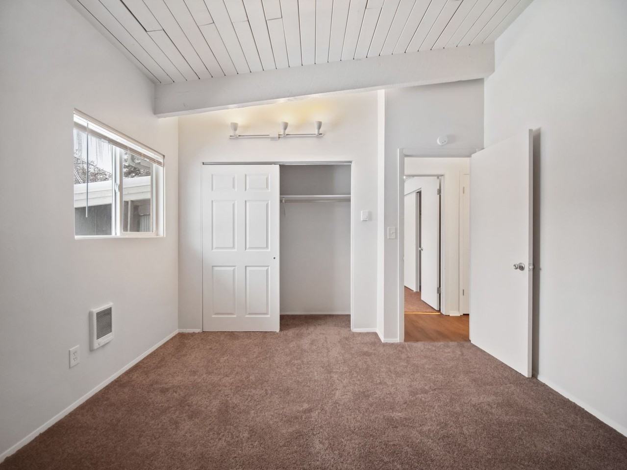 8911 E Liberty Ave - Photo 3 of 14
