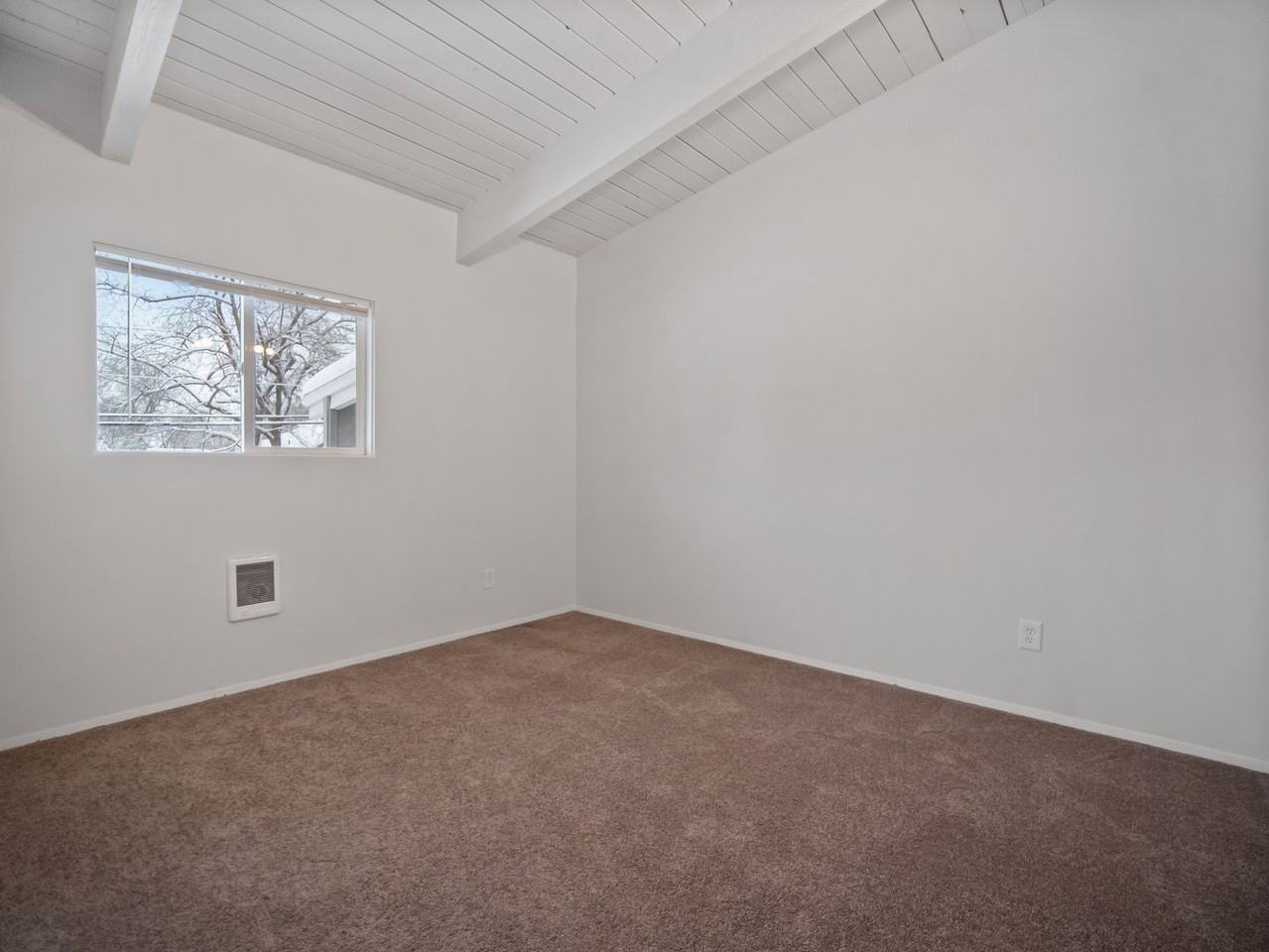 8911 E Liberty Ave - Photo 4 of 14