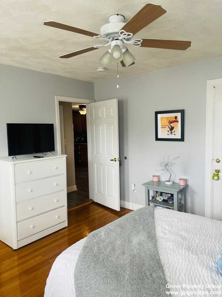 613 E 3rd St #3 - Photo 3 of 16