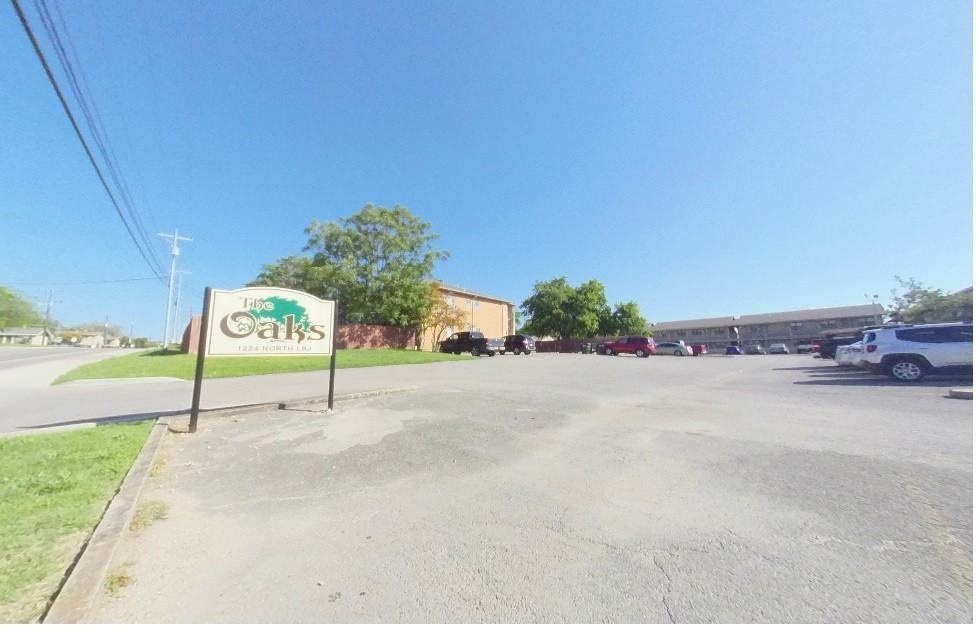 THE OAKS - Photo 3 of 16