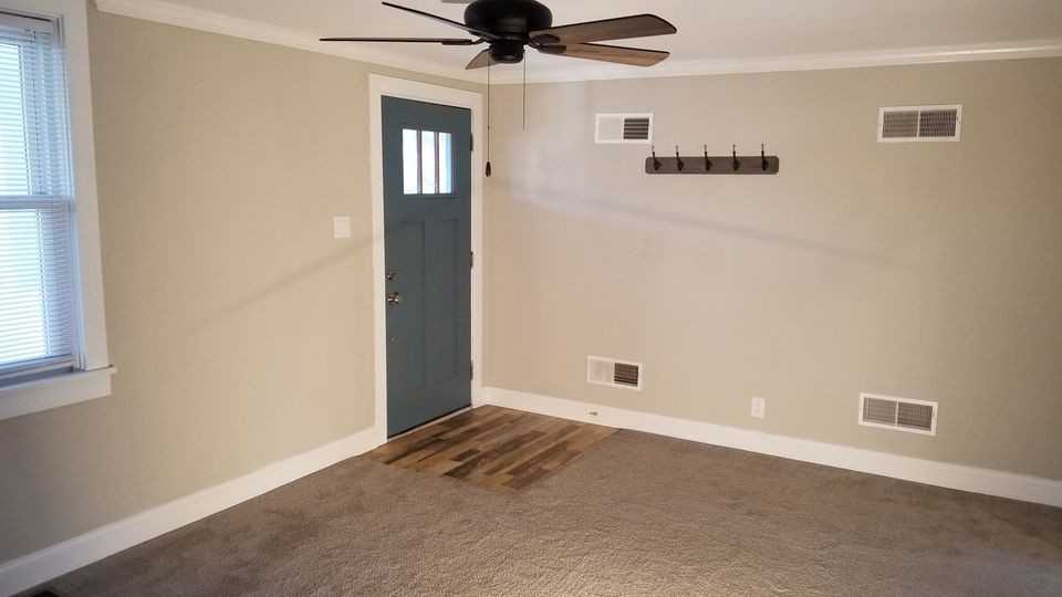 429 West Maple Street - Photo 3 of 26