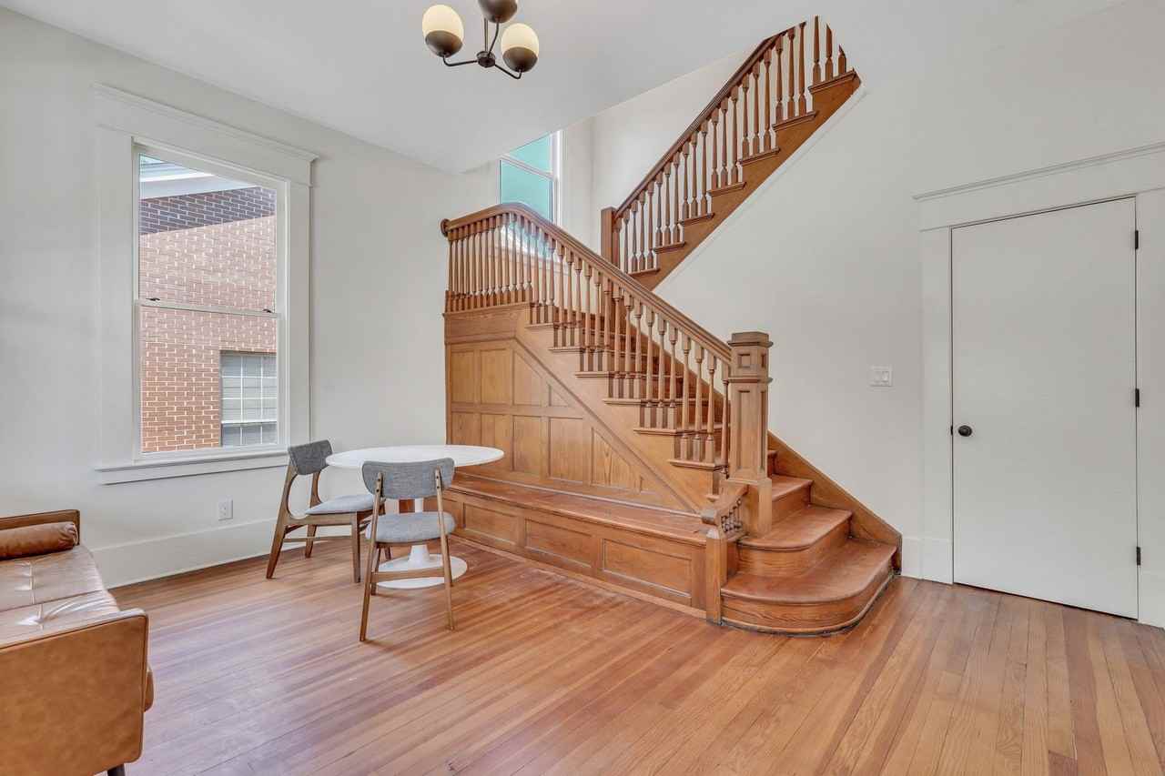 412 W 41st St - Photo 3 of 46
