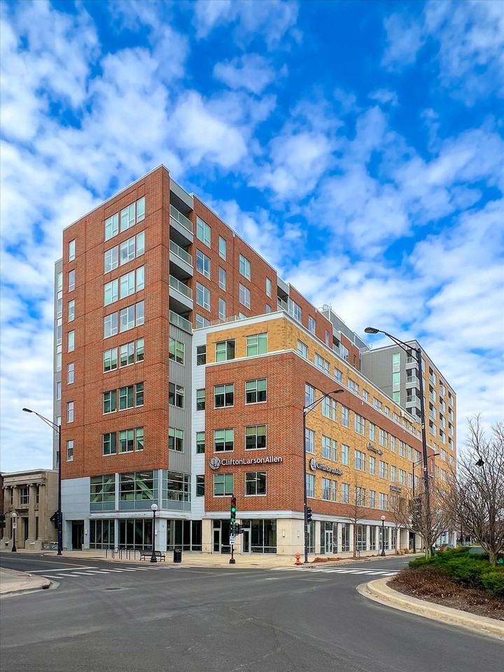 301 N Neil St - Photo 4 of 44