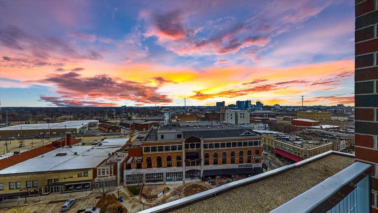 301 N Neil St - Photo 2 of 44