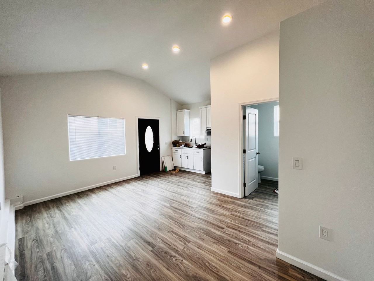 3606 1/2 Golden Ave - Photo 3 of 11