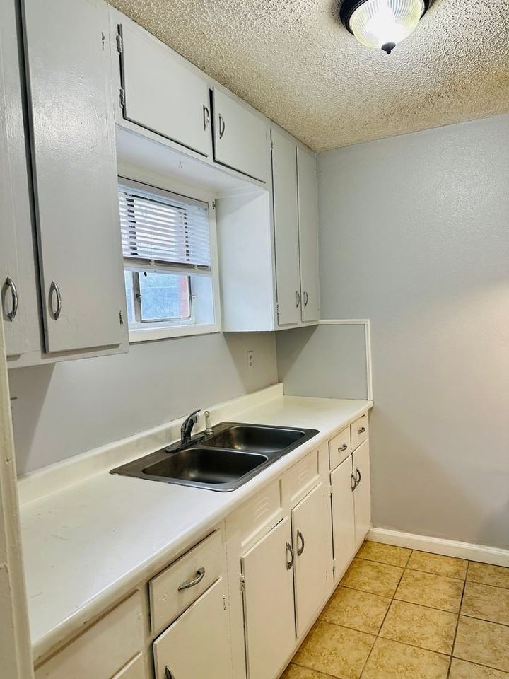 2711 Duncan Drive - Photo 3 of 10