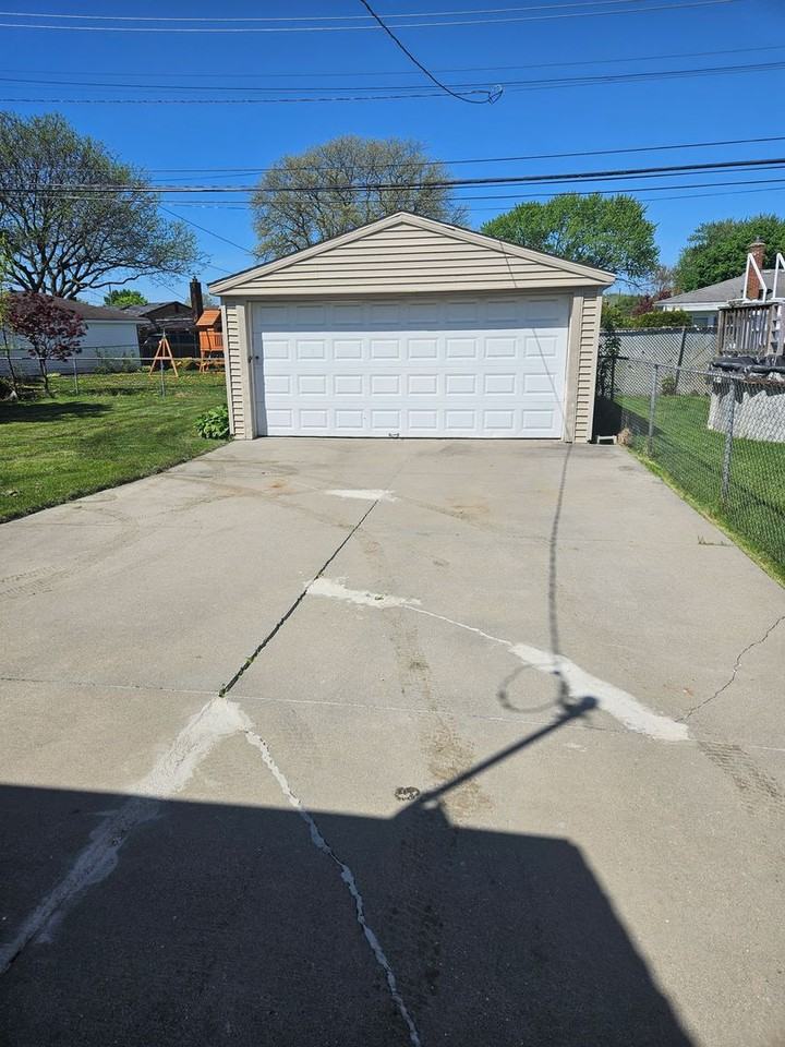 27261 Woodmont St - Photo 3 of 13