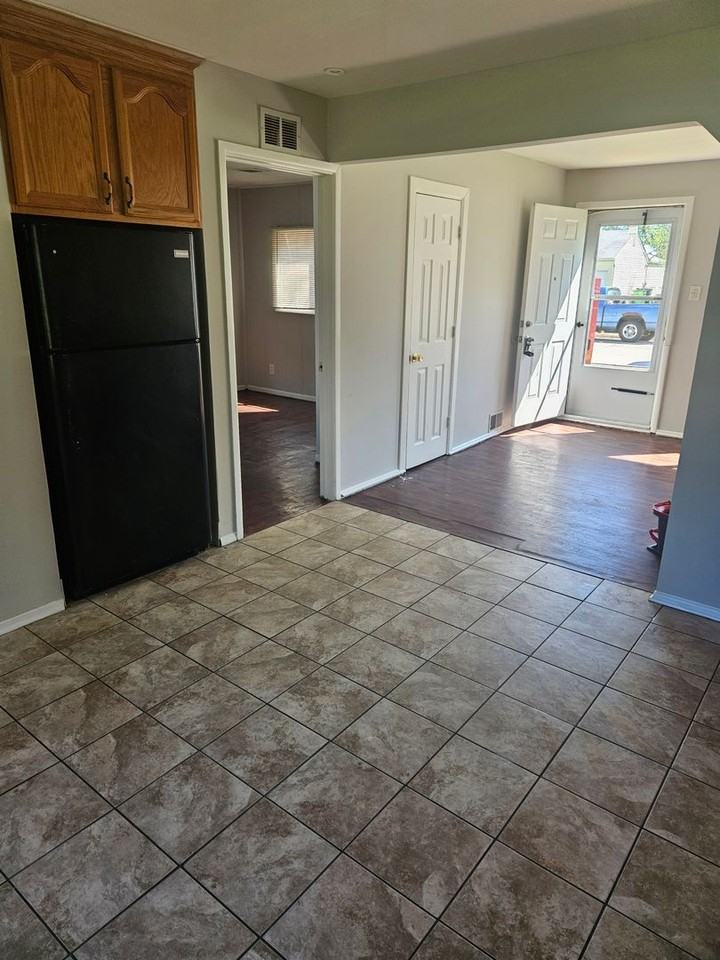 27261 Woodmont St - Photo 6 of 13