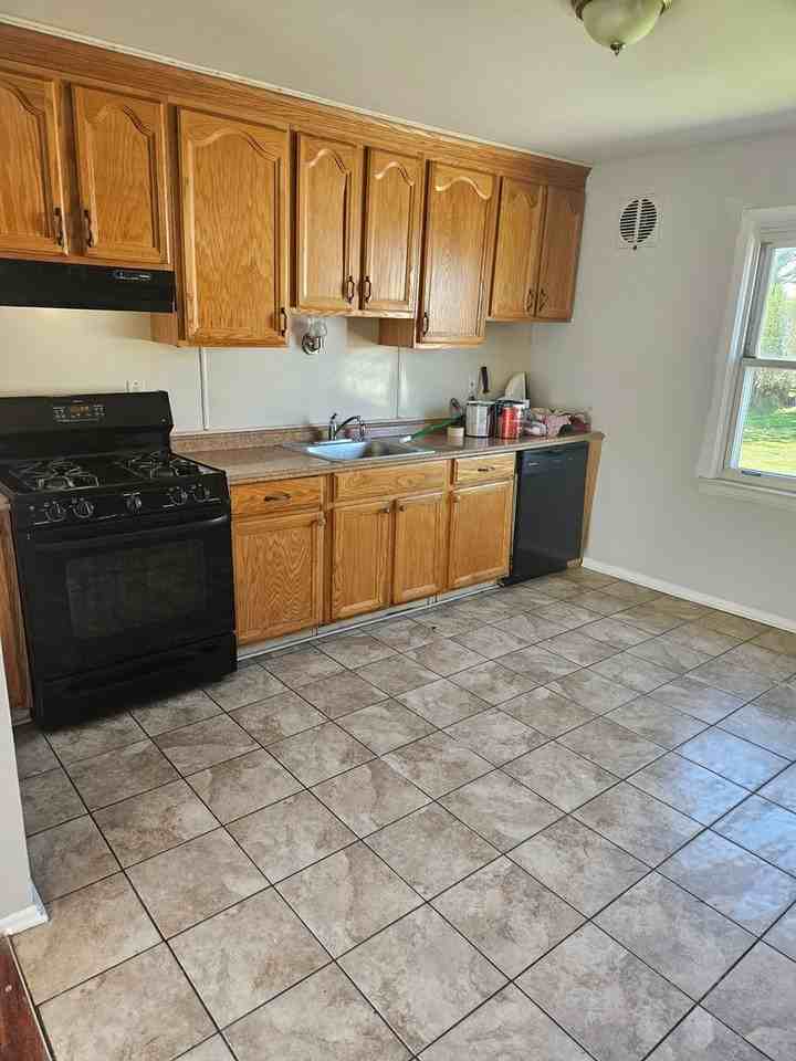 27261 Woodmont St - Photo 7 of 13