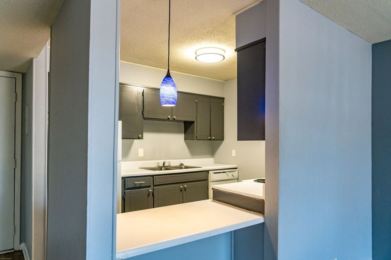 Coleman Place Apartments - Photo 5 of 42