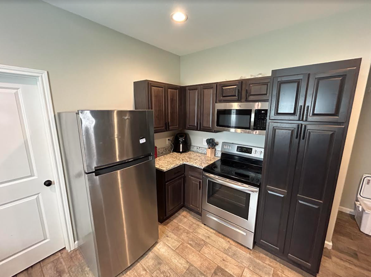 122 Scarborough Rd - Photo 3 of 9