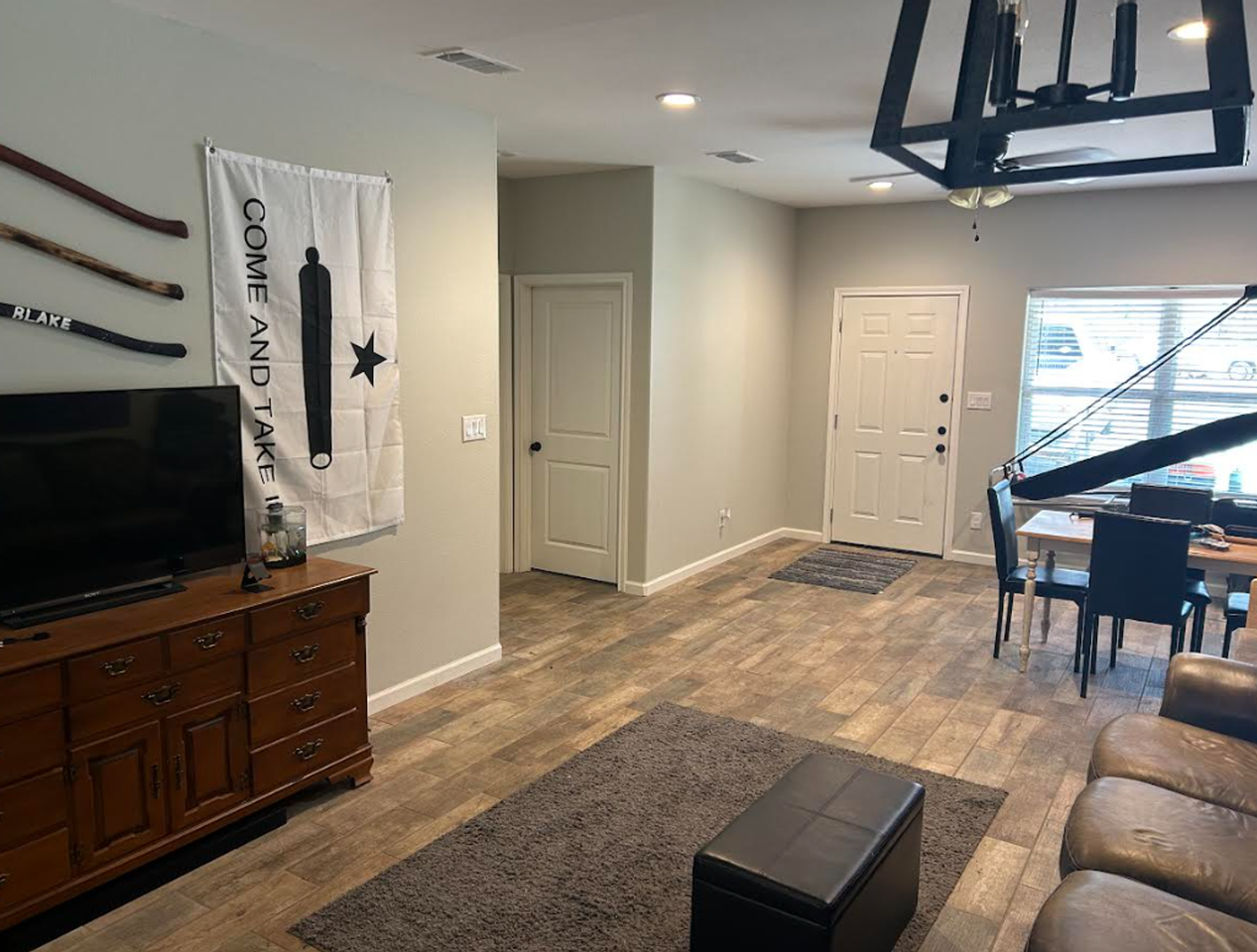 122 Scarborough Rd - Photo 4 of 9