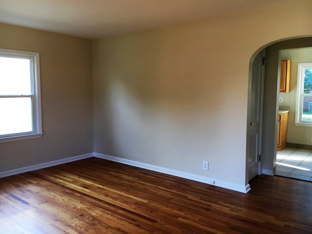 321 E Royal Forest Blvd - Photo 2 of 17