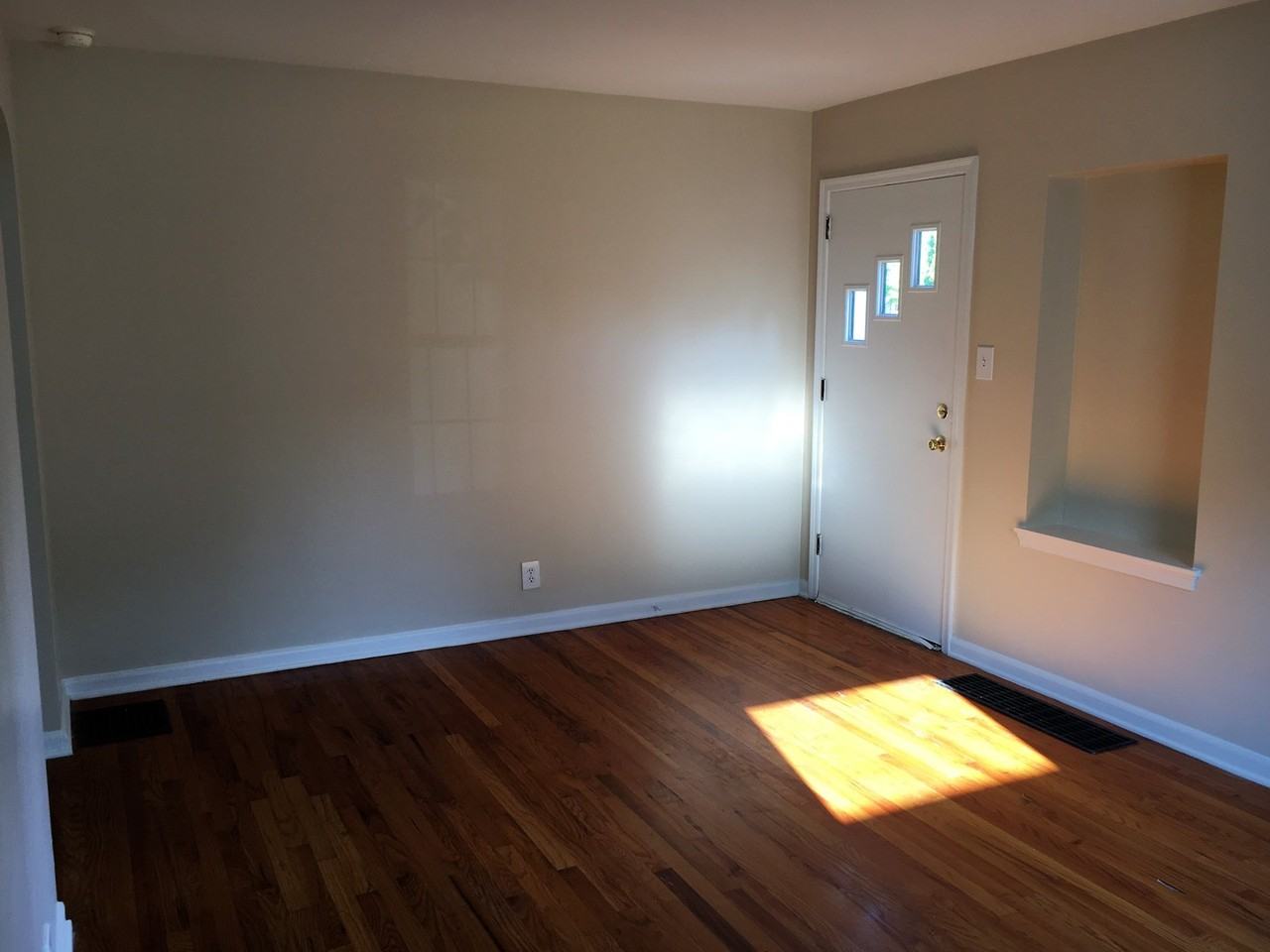 321 E Royal Forest Blvd - Photo 3 of 17