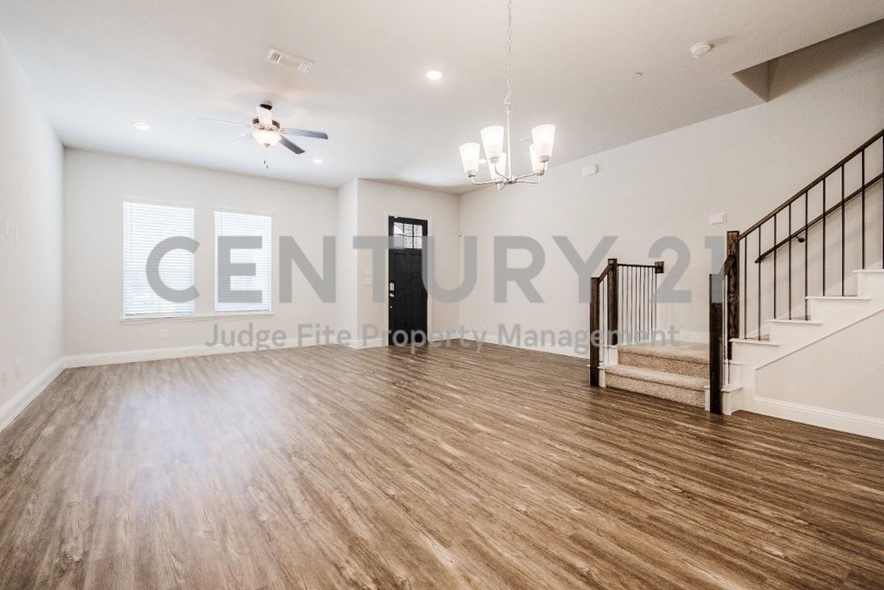 6020 Silverado Trl - Photo 3 of 11