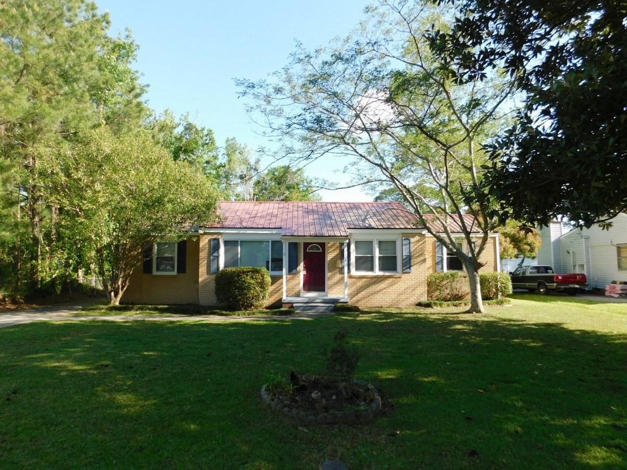 108 Beaufort Dr - Photo 2 of 24