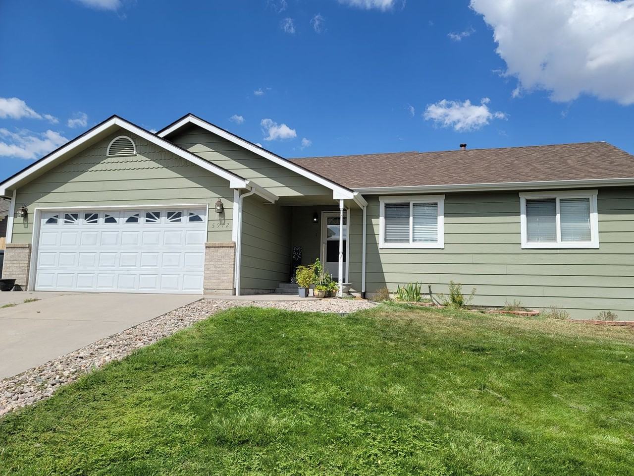 5912 Kennedy Dr - Photo 2 of 14