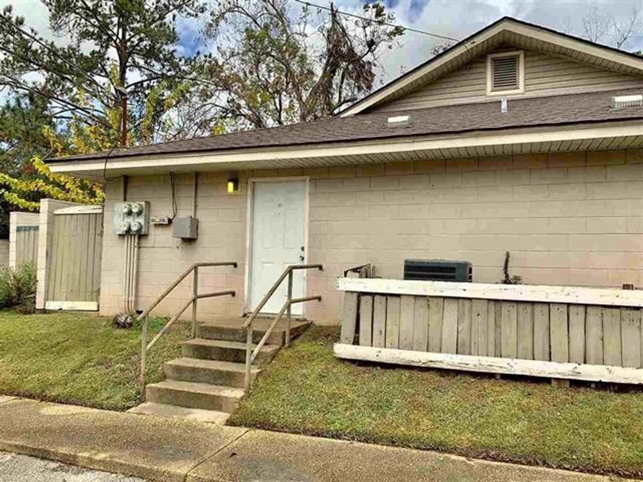 2241 W Pensacola St - Photo 3 of 8