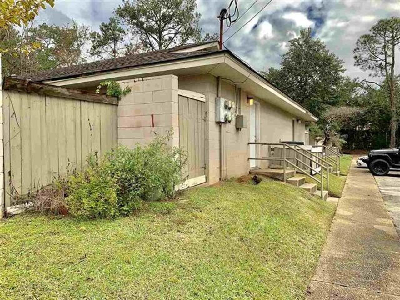 2241 W Pensacola St - Photo 2 of 8