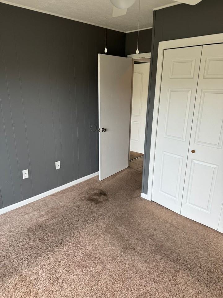 2241 W Pensacola St - Photo 6 of 8